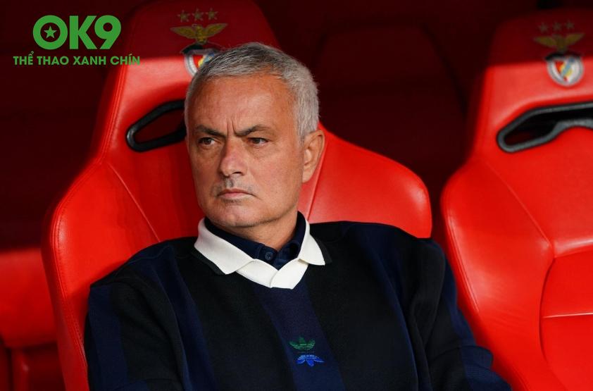Jose Mourinho chỉ trích Amorim là 'kẻ ngu ngốc' 704773